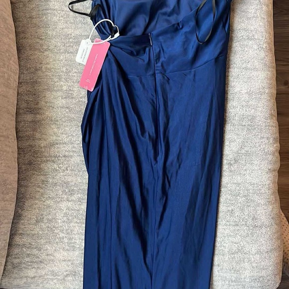 Brand New Evening Gown / Formal Dress – Never Worn - Picture 3 of 4